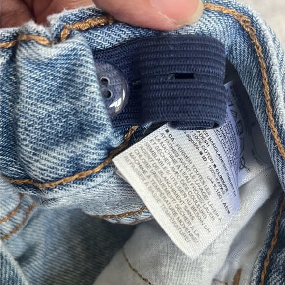 Old Navy Distressed Denim Shorts - Picture 4 of 5